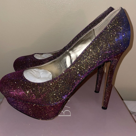 Bakers Nikka 20 Multi Color Stiletto & Matching Clutch. - Picture 6 of 8